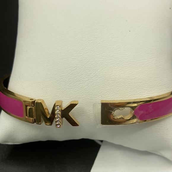 SHIPS TODAY 🎁 Holiday SALE ⬇️ Michael Kors Colored Monogram Bangle - Picture 4 of 4